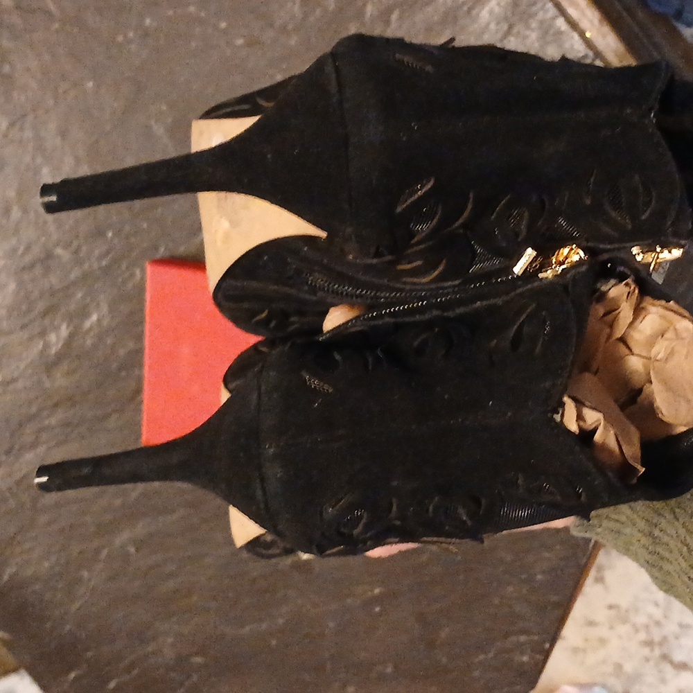 Elegant Black Lace Ankle Boots - Picture 8 of 8